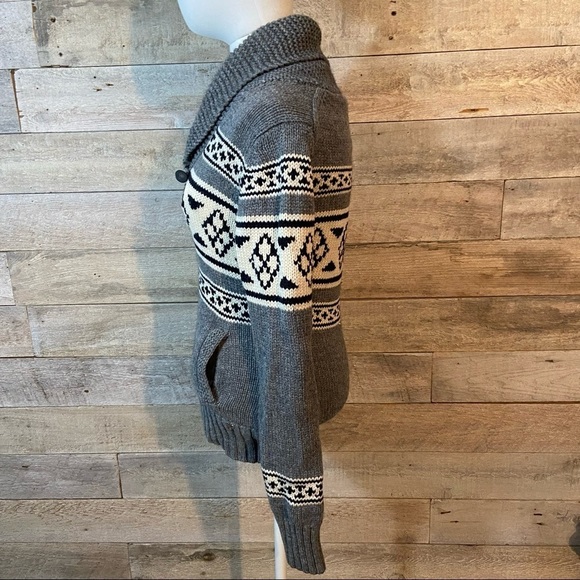 Aritzia TNA  women’s lambswool sweater in size small‎ - Picture 2 of 11